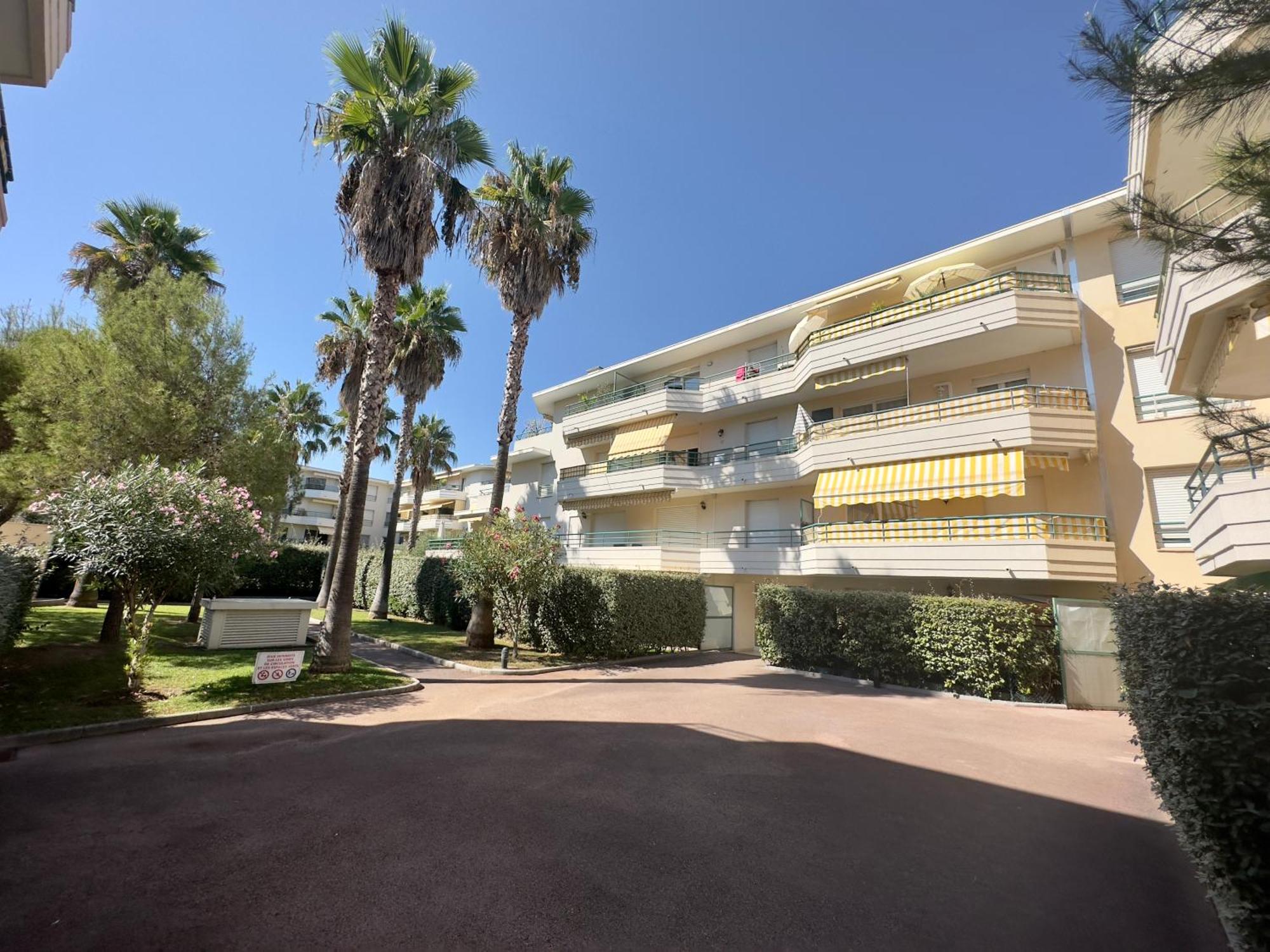 Regent Cote D'Azur Air-Conditioned, Pool, Garden & Parking วิลล์เนิฟ-ลูเบ ภายนอก รูปภาพ